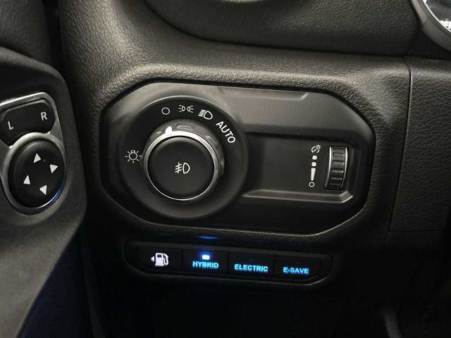 Used 2023 Jeep Wrangler Unlimited Sahara w/ Cold Weather Group image 17