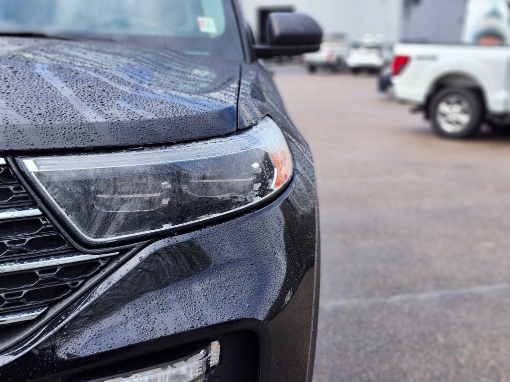 Certified 2022 Ford Explorer XLT w/ Equipment Group 202A image 10