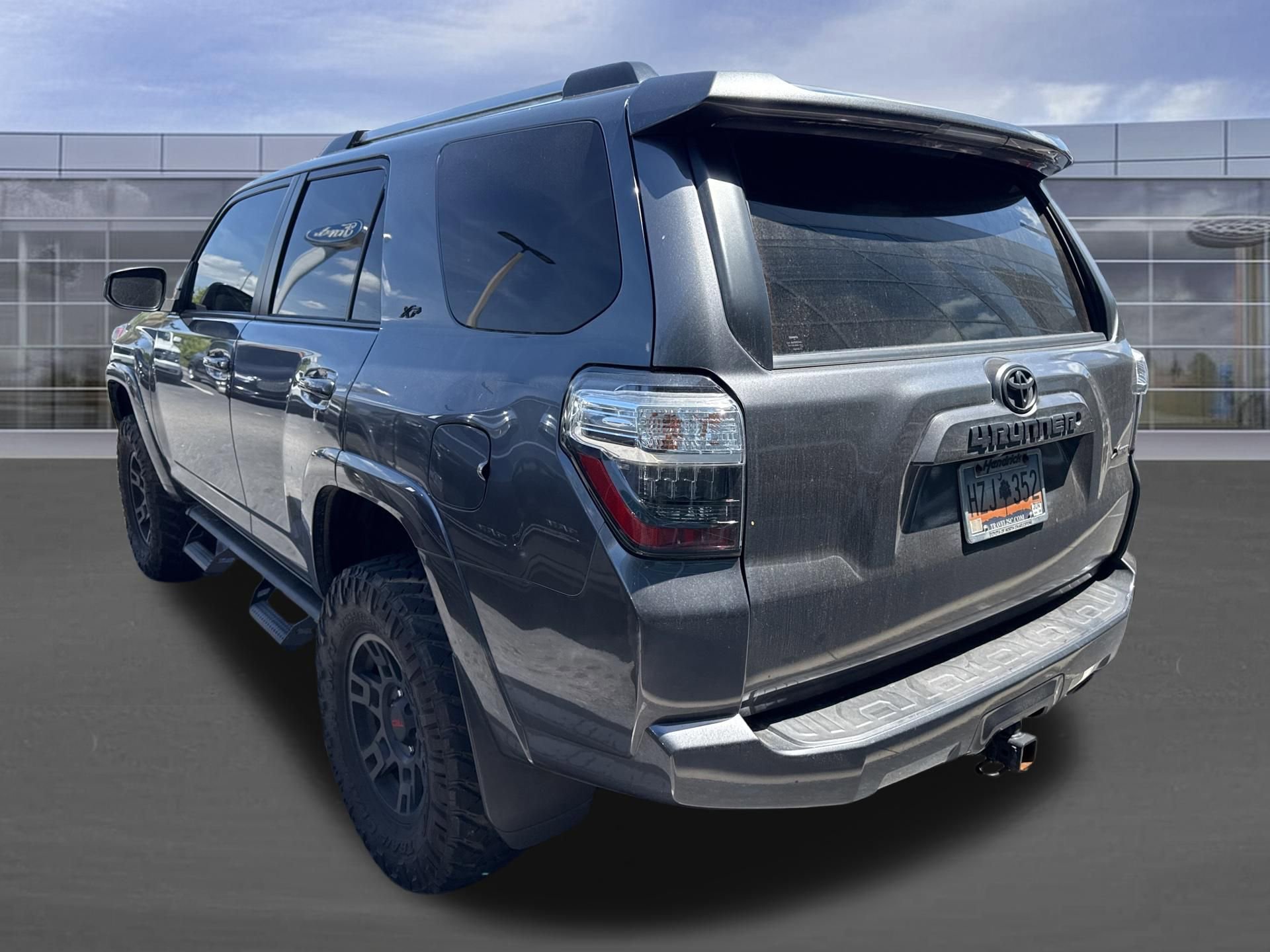 Used 2020 Toyota 4Runner SR5 AWD/4WD image 5
