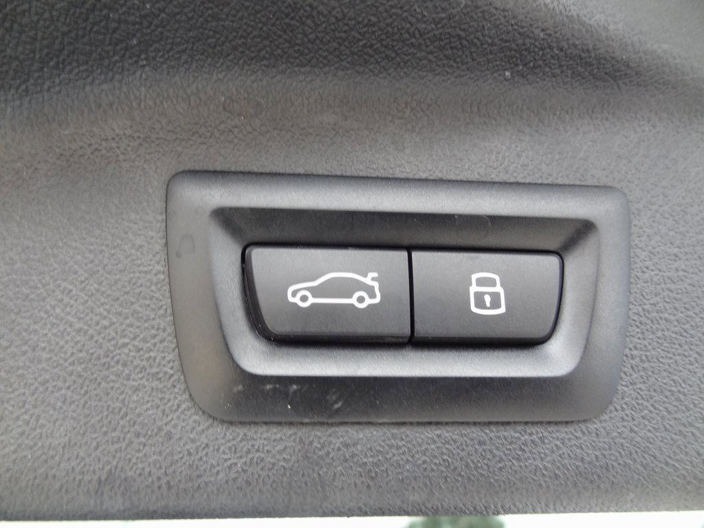 Used 2024 BMW X7 M60i w/ Executive Package image 18