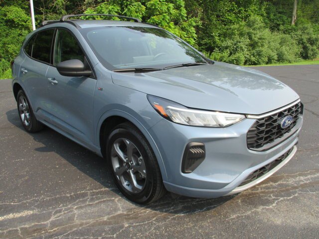 Certified 2024 Ford Escape ST-Line w/ Tech Pack #1 AWD/4WD image 3