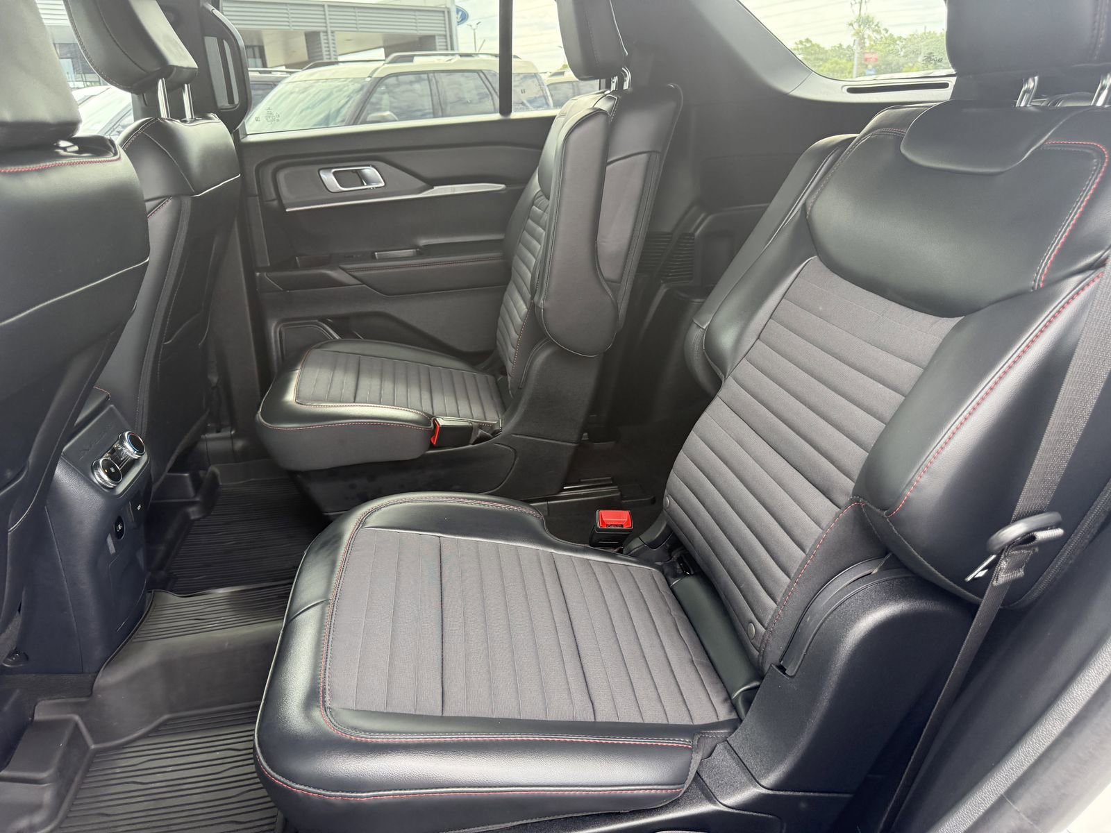 Certified 2025 Ford Explorer ST-Line AWD/4WD image 18