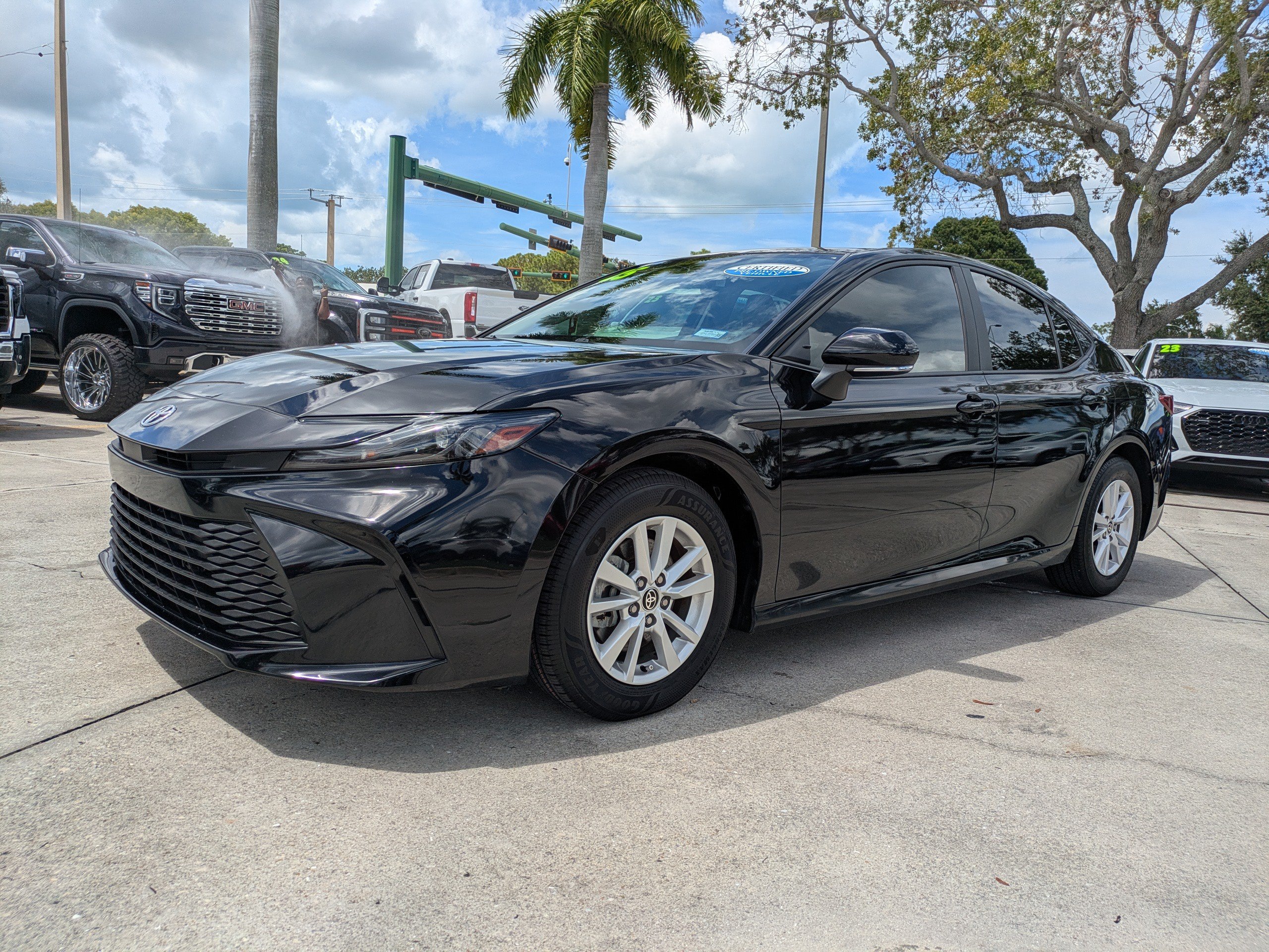 Used 2025 Toyota Camry LE w/ Convenience Package FWD image 7