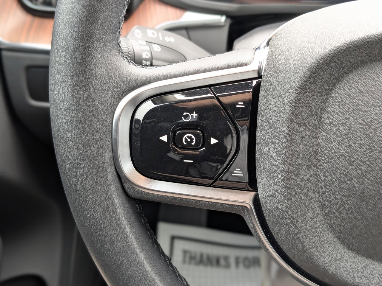 Used 2024 Volvo XC60 B5 Plus image 32