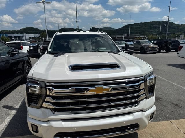 Used 2025 Chevrolet Silverado 3500 High Country w/ High Country Premium Package AWD/4WD image 4