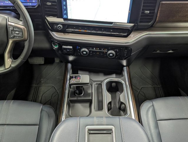 Used 2022 Chevrolet Silverado 1500 High Country w/ High Country Premium Package AWD/4WD image 6