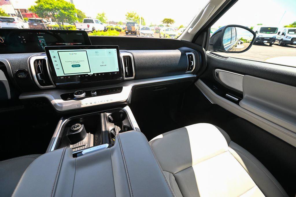 Certified 2025 Ford Expedition Active AWD/4WD image 34