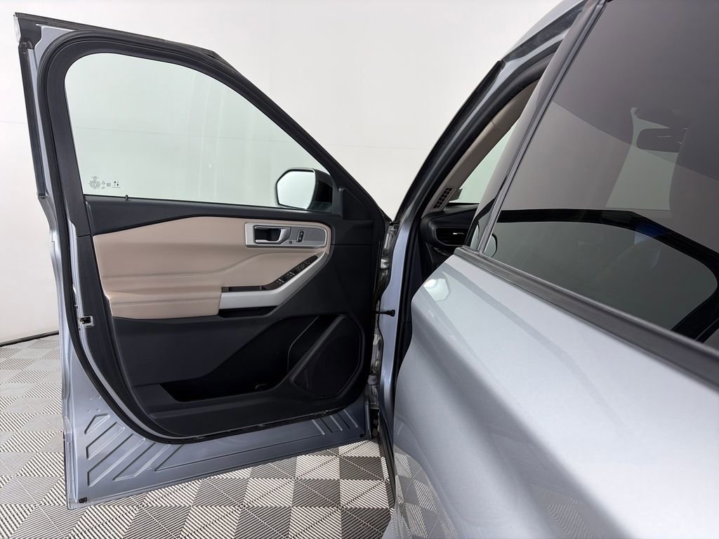 Certified 2022 Ford Explorer Limited AWD/4WD image 10