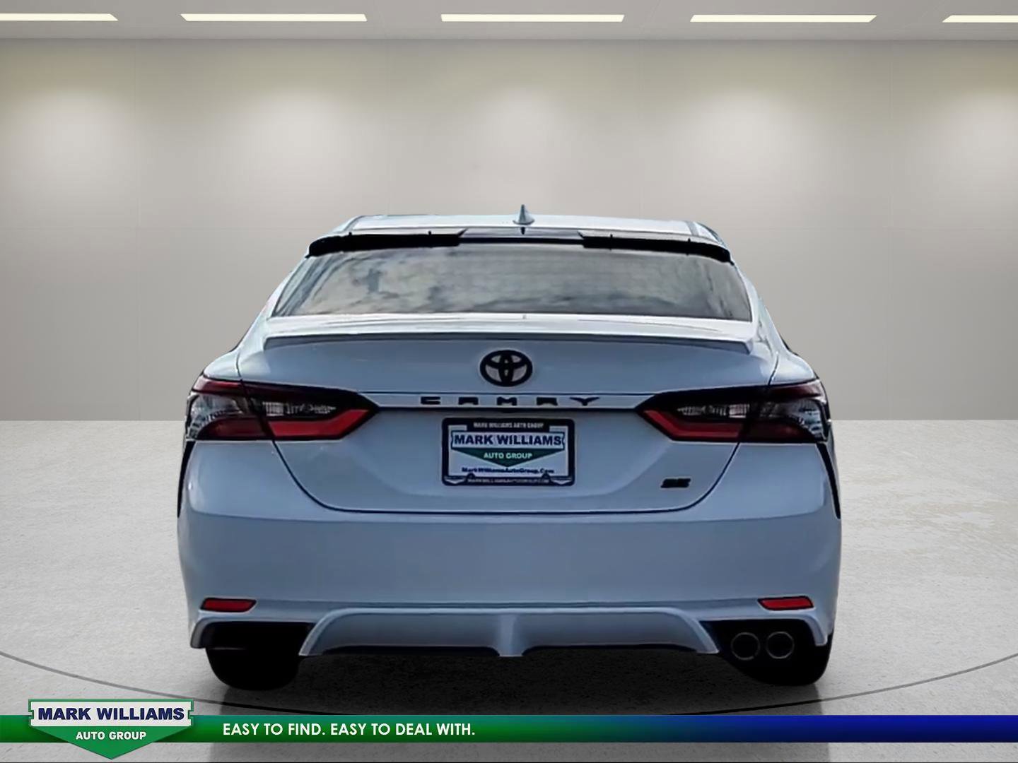 Used 2023 Toyota Camry SE image 4