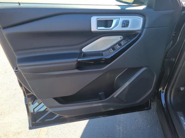 Certified 2022 Ford Explorer Platinum w/ Equipment Group 601A image 22