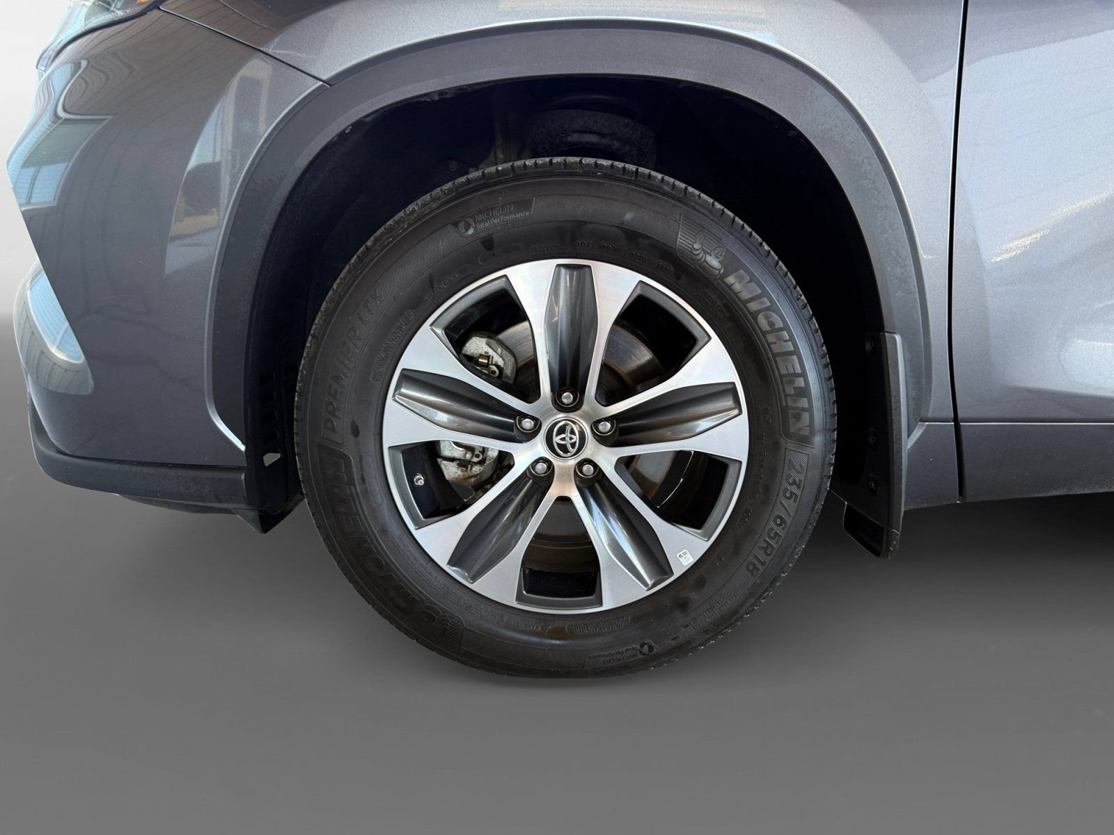 Used 2023 Toyota Highlander XLE AWD/4WD image 20