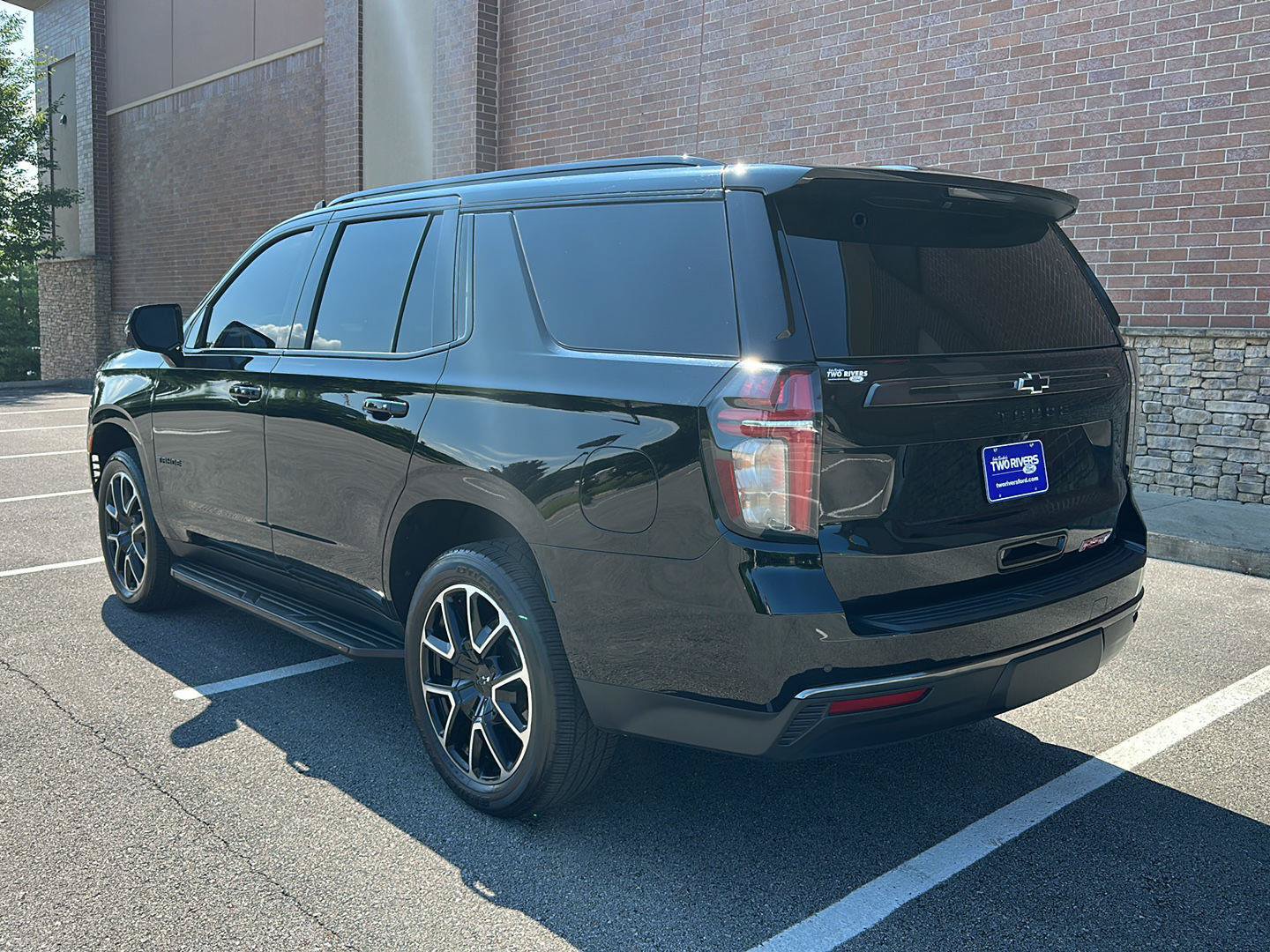 Used 2022 Chevrolet Tahoe RST w/ Luxury Package AWD/4WD image 3