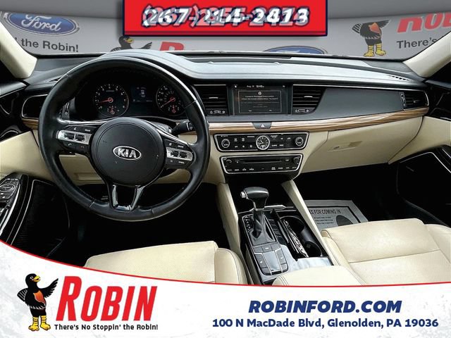 Used 2017 Kia Cadenza Premium w/ Luxury Package FWD image 9