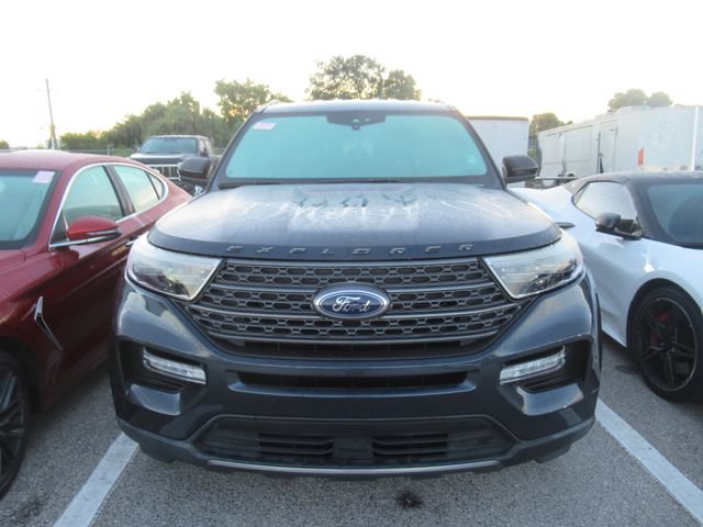 Certified 2022 Ford Explorer XLT w/ Equipment Group 202A AWD/4WD image 2