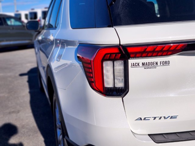 Certified 2025 Ford Explorer Active w/ Active Comfort Package AWD/4WD image 9
