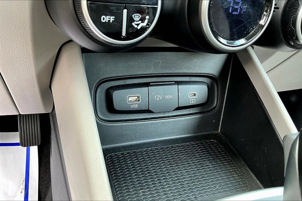 Used 2025 Hyundai Venue SEL FWD image 17