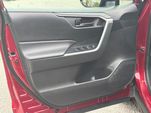 Used 2022 Toyota RAV4 LE FWD image 12