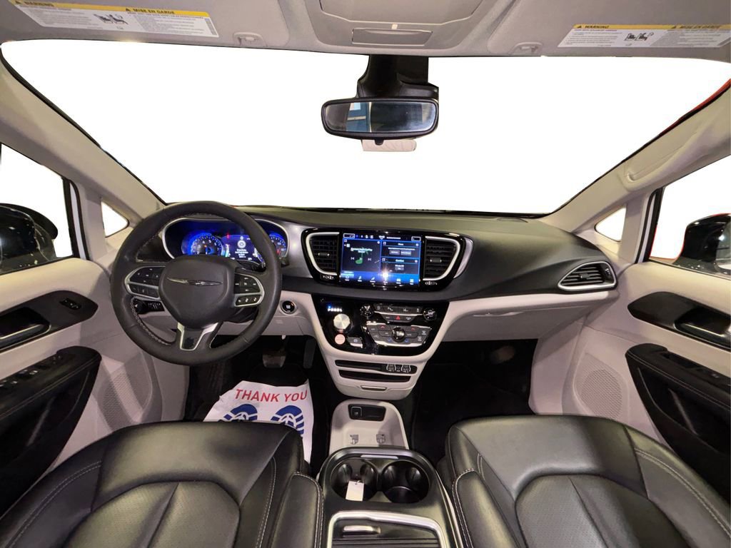 Used 2024 Chrysler Pacifica Touring-L image 30
