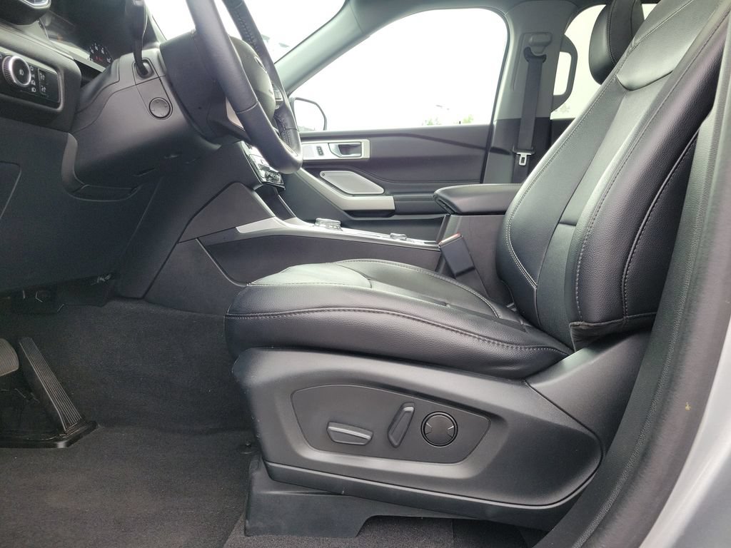 Certified 2024 Ford Explorer Limited w/ Limited Technology Package AWD/4WD image 19
