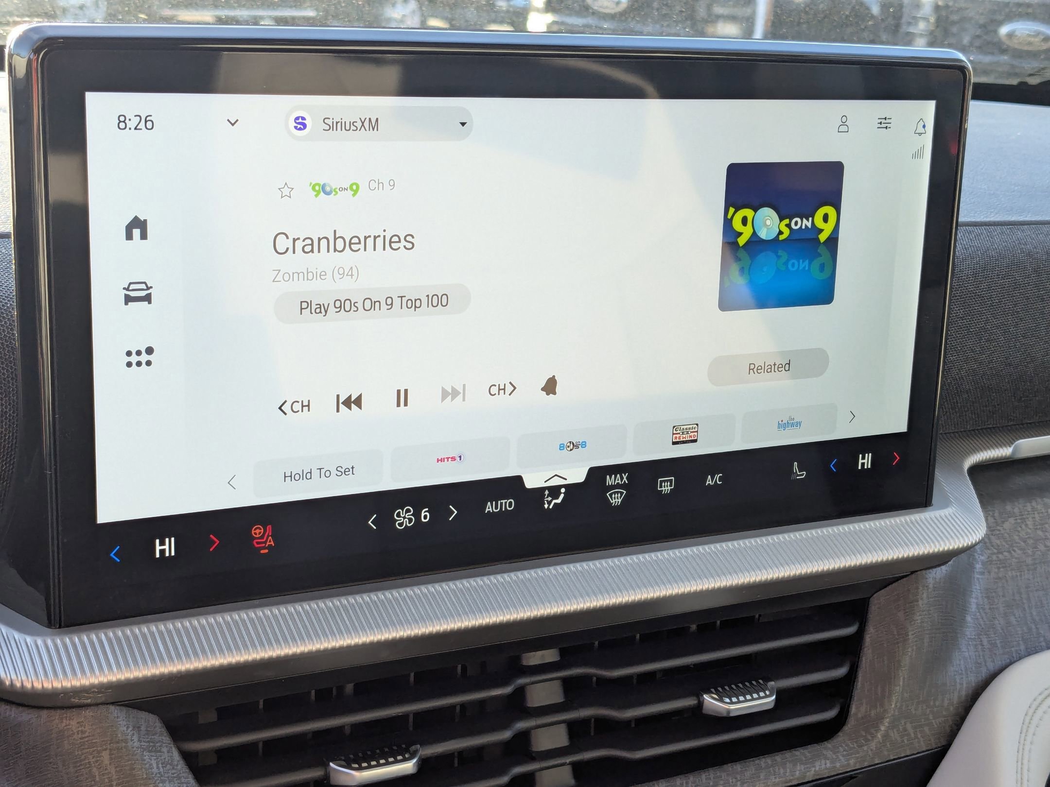 Certified 2025 Ford Explorer Platinum w/ LUX Leather Package image 26