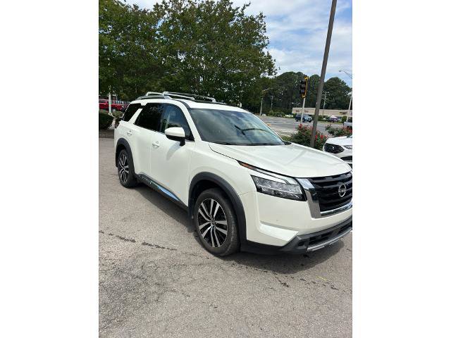 Used 2024 Nissan Pathfinder Platinum FWD image 1