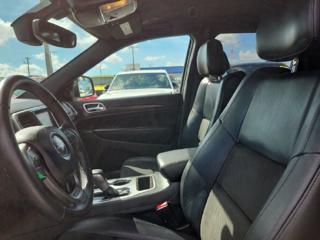 Used 2018 Jeep Grand Cherokee Laredo RWD image 25
