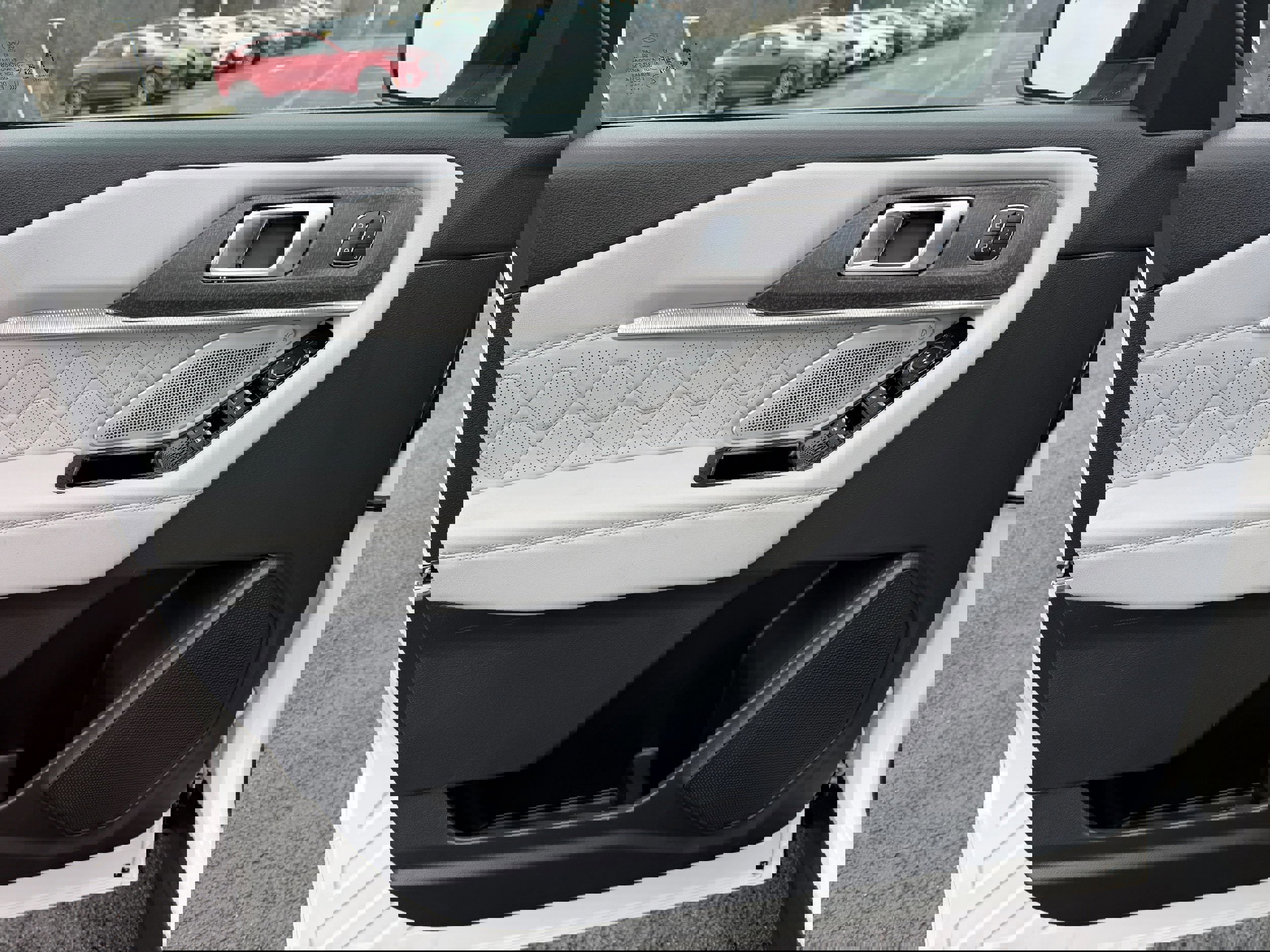 Certified 2025 Ford Explorer Platinum w/ LUX Leather Package image 22