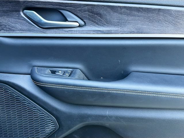 Used 2023 Jeep Grand Cherokee L Limited AWD/4WD image 30