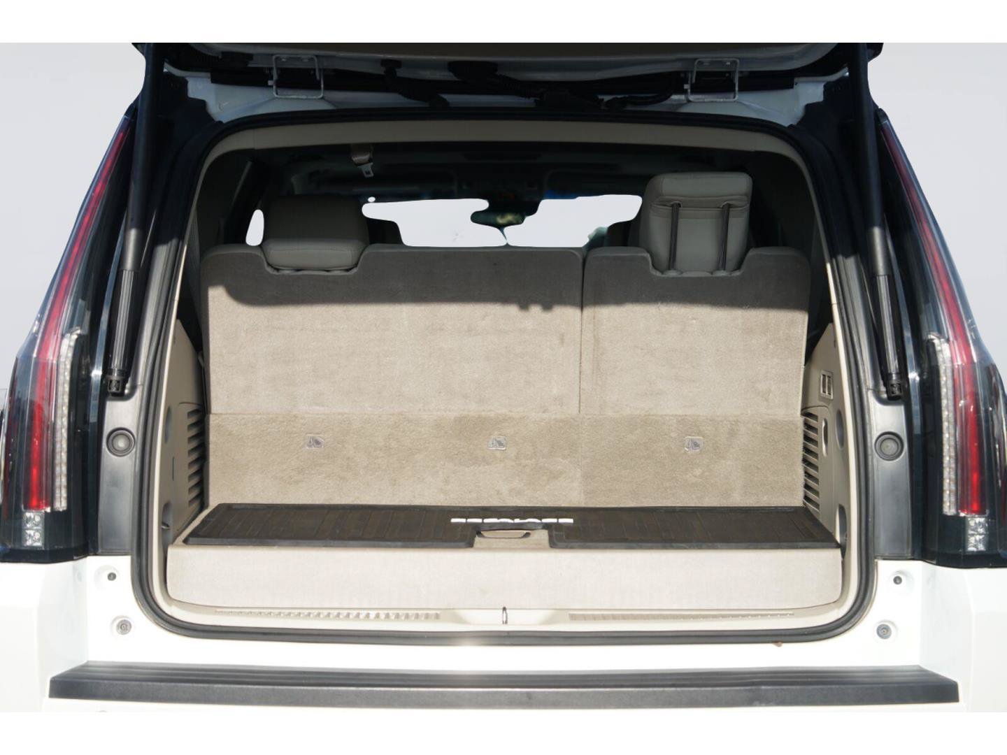 Used 2017 Cadillac Escalade Luxury RWD image 35