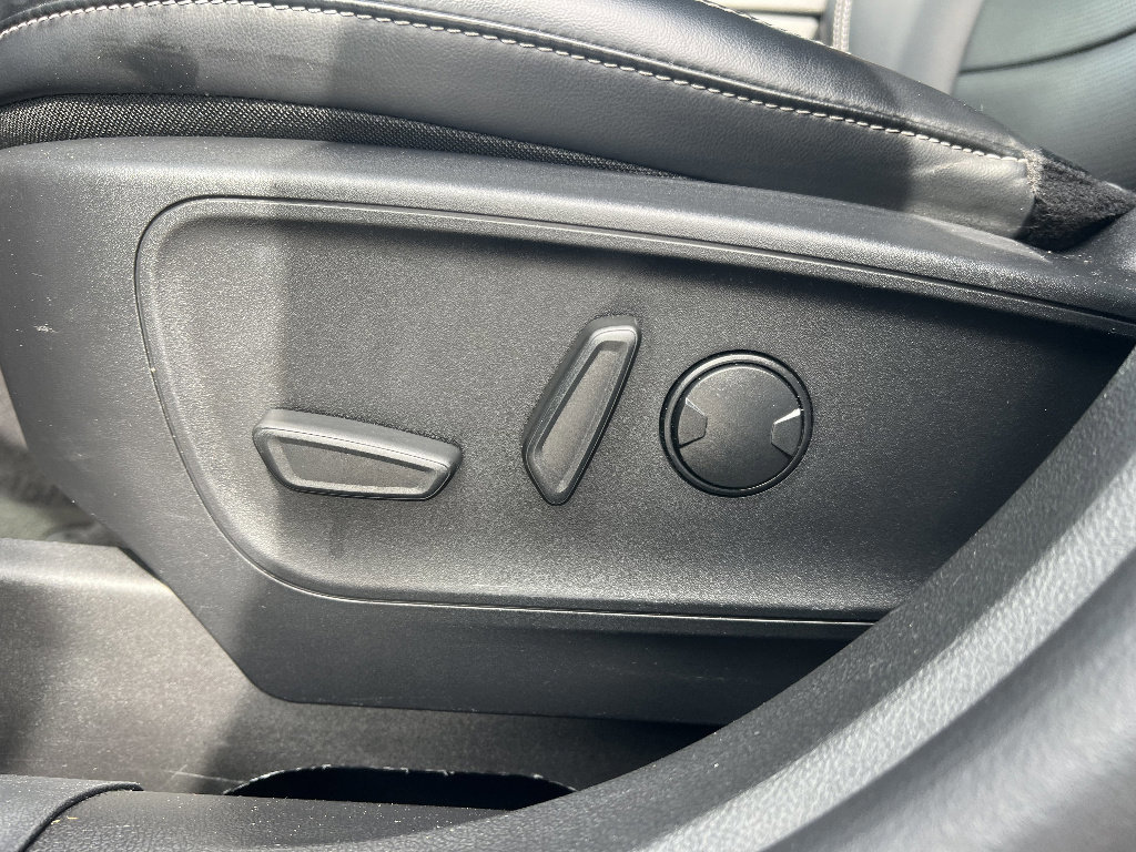 Certified 2025 Ford Escape Platinum AWD/4WD image 17