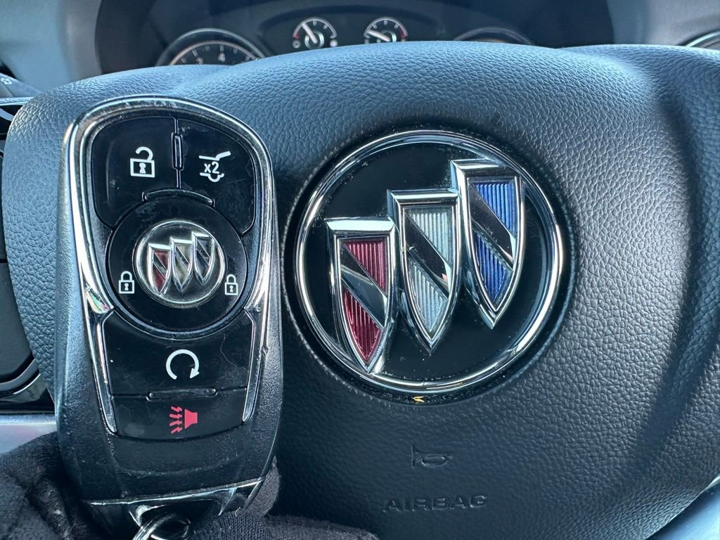 Used 2022 Buick Enclave Essence image 19