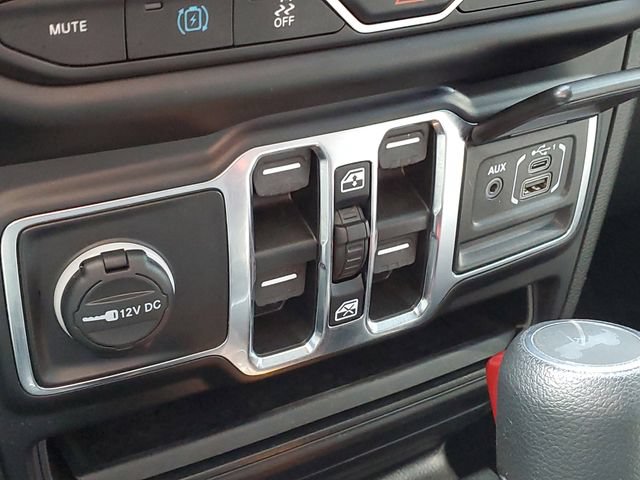 Used 2023 Jeep Wrangler Unlimited w/ Cold Weather Group AWD/4WD image 18