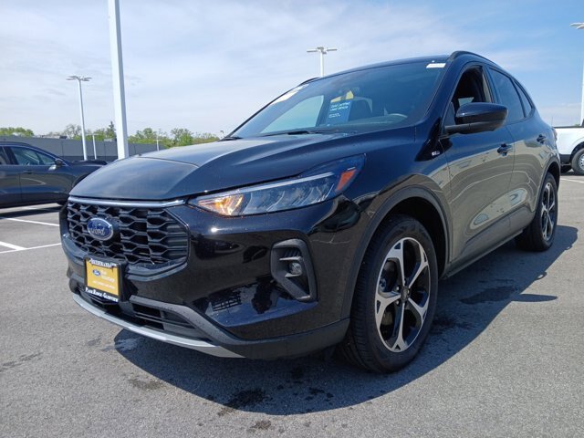 Certified 2025 Ford Escape ST-Line Select w/ Tech Pack #2 AWD/4WD image 6