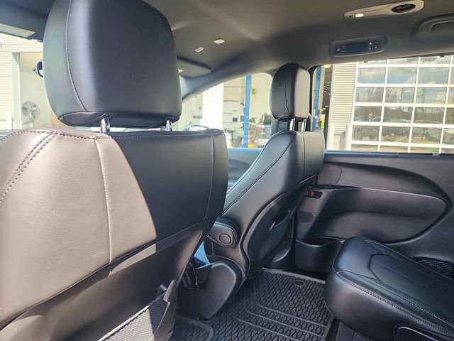 Used 2025 Chrysler Voyager LX FWD image 23