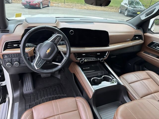 Used 2025 Chevrolet Suburban High Country AWD/4WD image 20