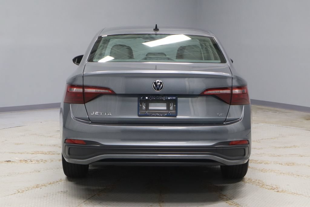 Used 2024 Volkswagen Jetta SE FWD image 9