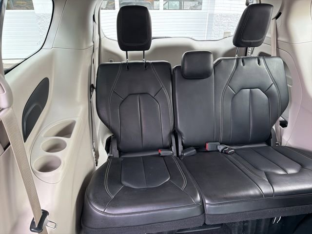 Used 2023 Chrysler Pacifica Touring-L FWD image 31
