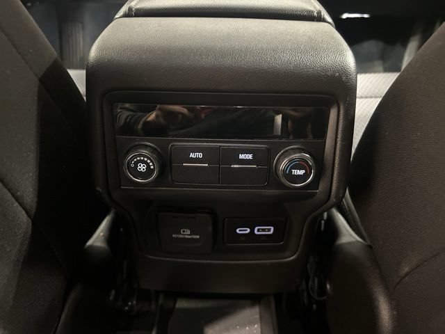 Used 2022 GMC Acadia SLE w/ GMC Pro Grade Package AWD/4WD image 29
