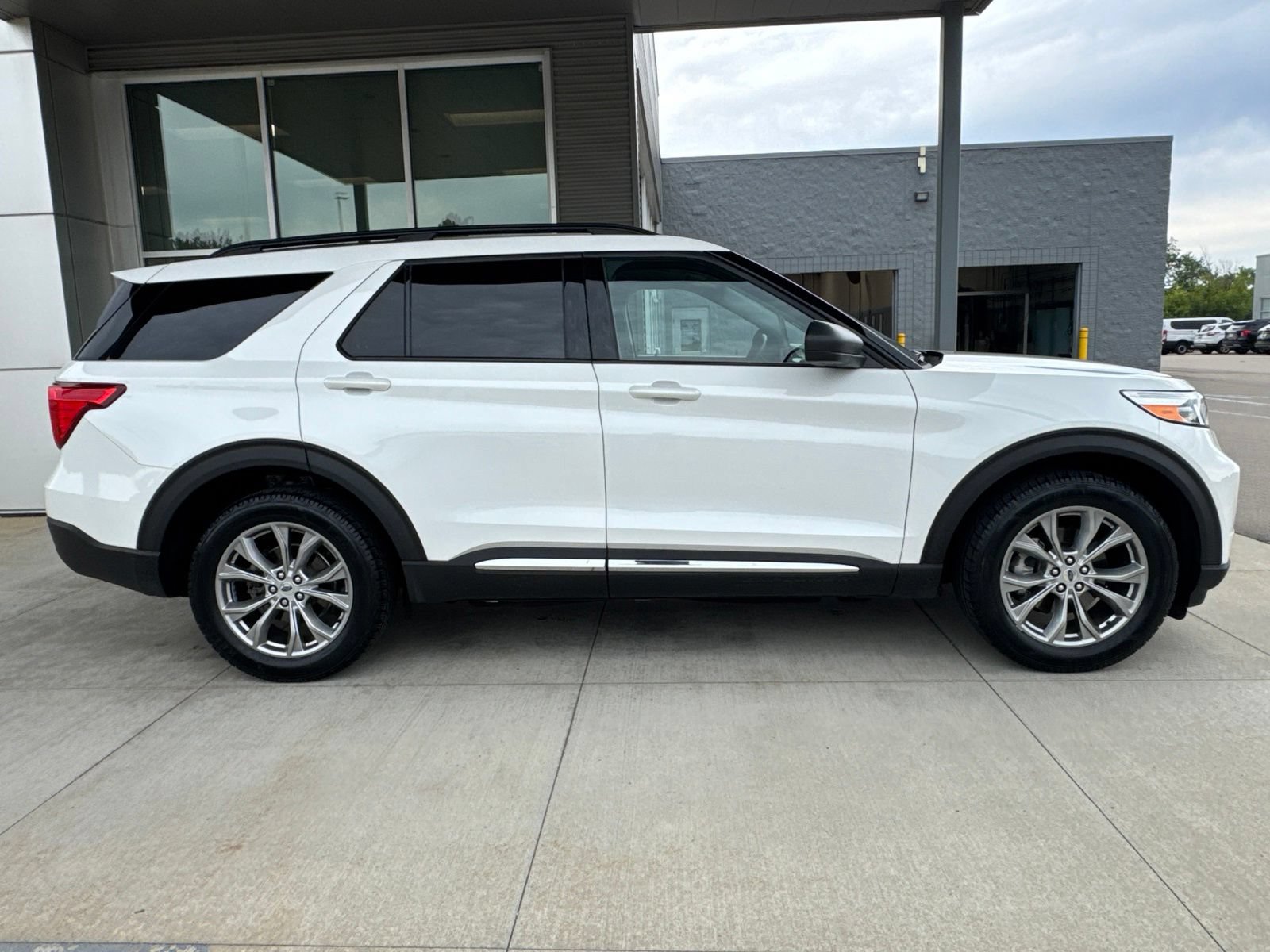 Certified 2023 Ford Explorer XLT w/ Equipment Group 202A AWD/4WD image 9