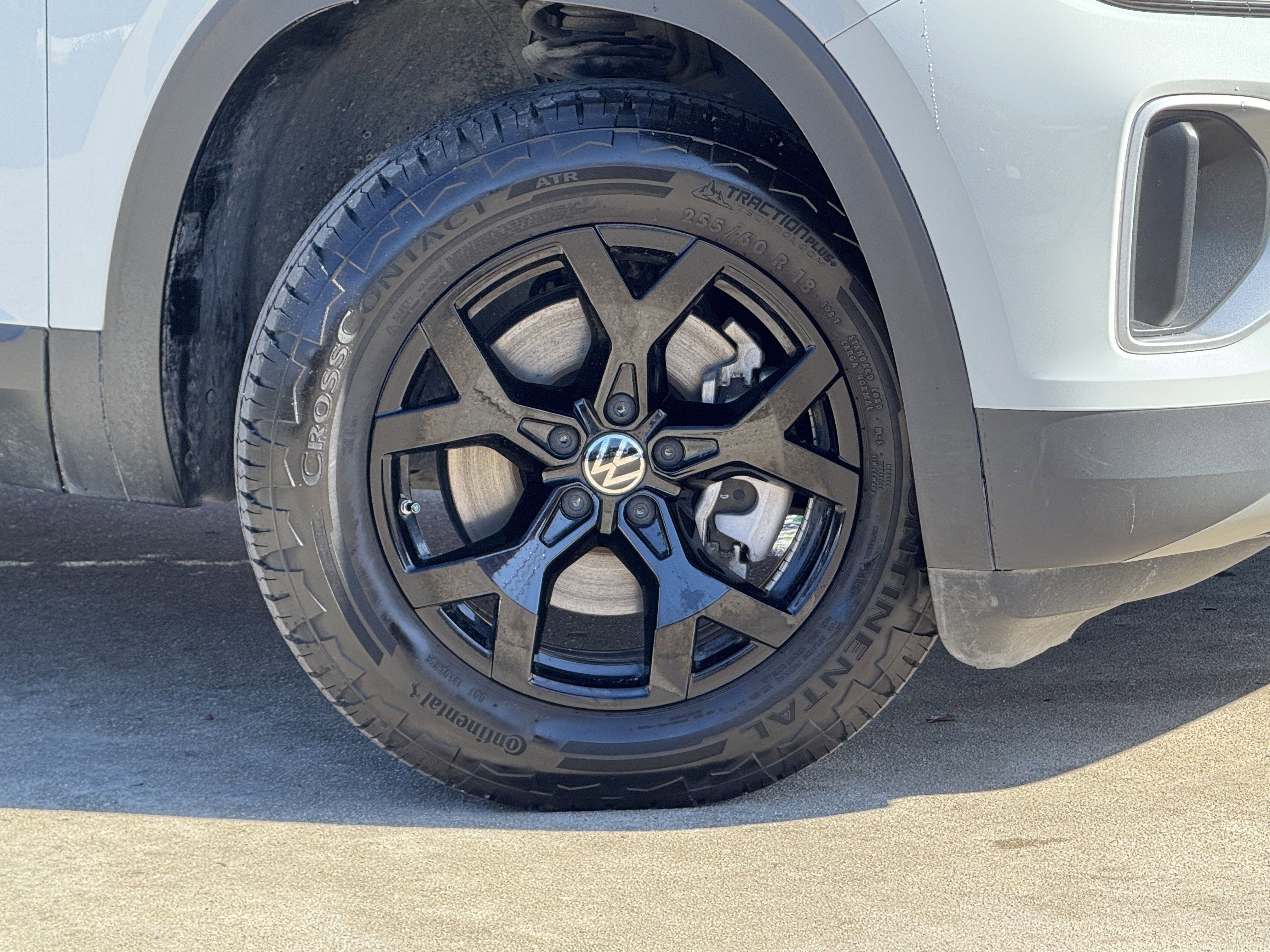 Used 2024 Volkswagen Atlas Peak Edition SE image 3