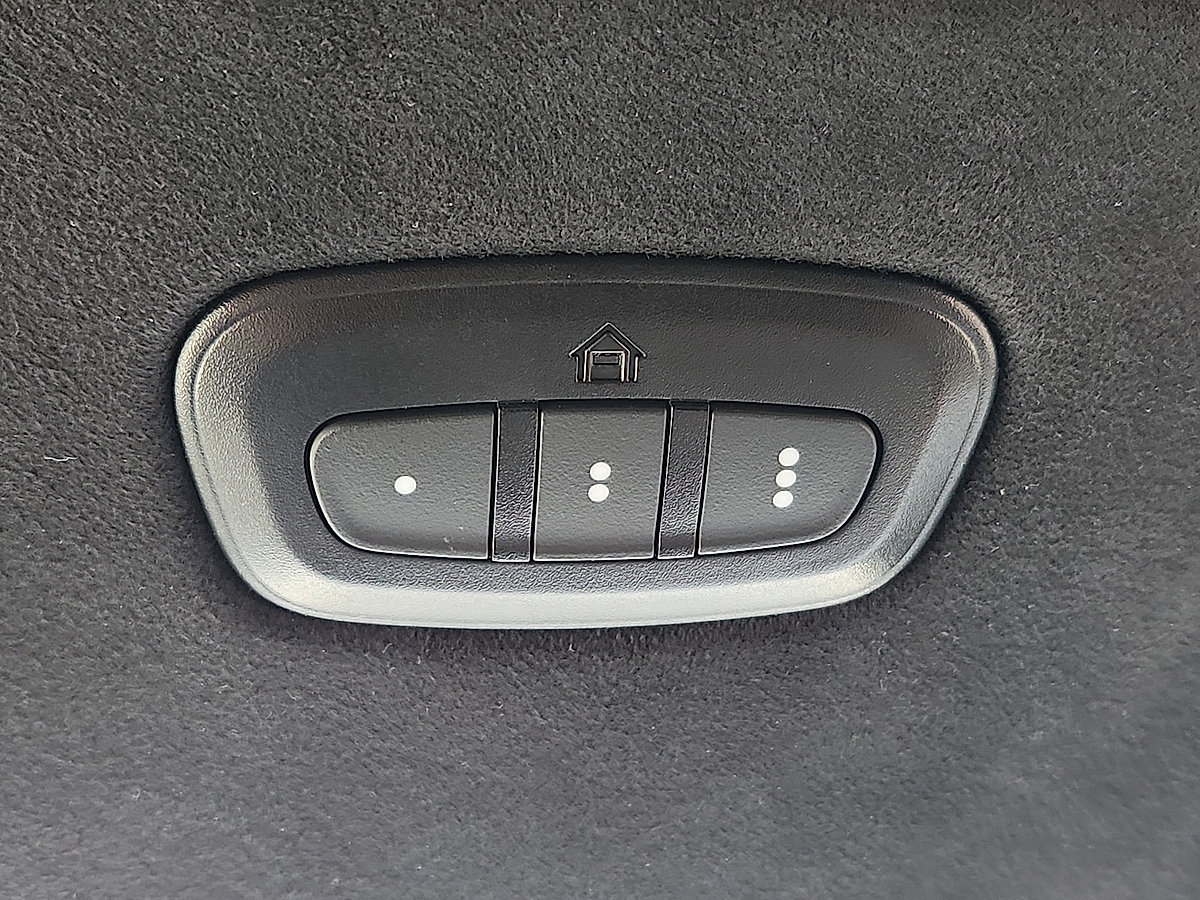 Used 2024 Jeep Grand Wagoneer L Series III AWD/4WD image 10