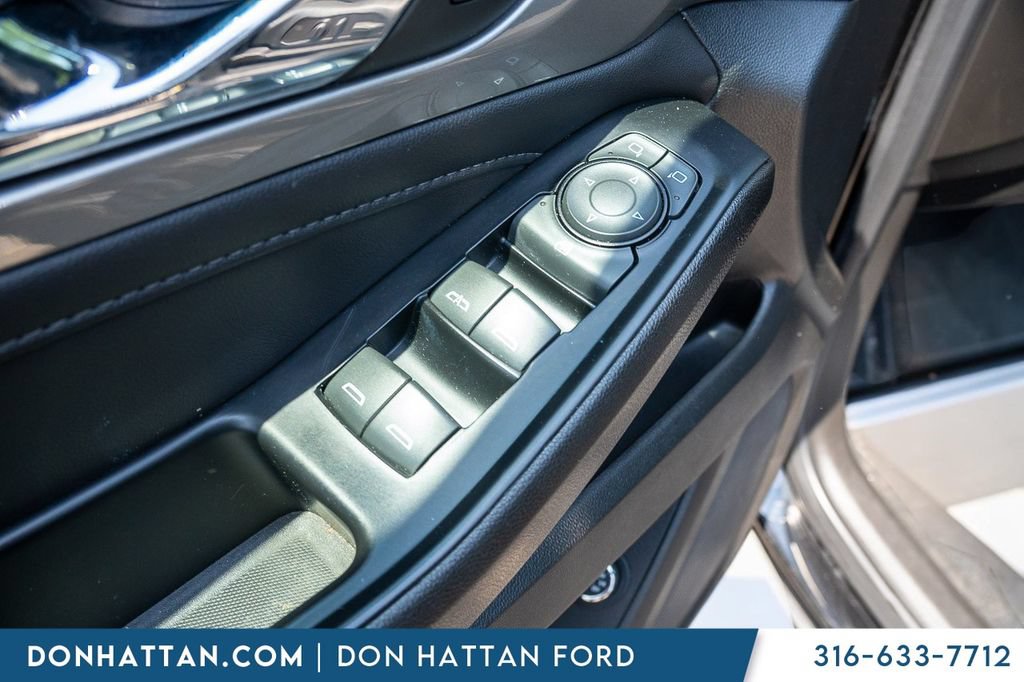 Used 2023 Chevrolet Traverse LT AWD/4WD image 16