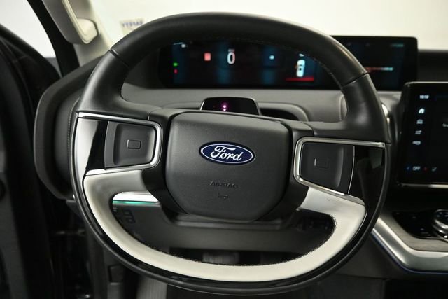 Certified 2025 Ford Expedition Platinum w/ Driver's Package AWD/4WD image 16