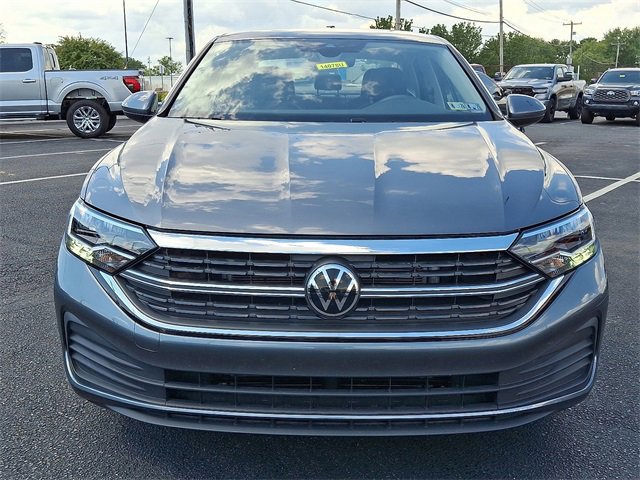 Used 2024 Volkswagen Jetta SE image 8