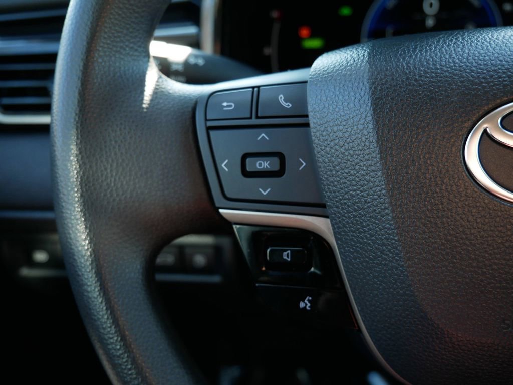 Used 2025 Toyota Camry LE FWD image 18