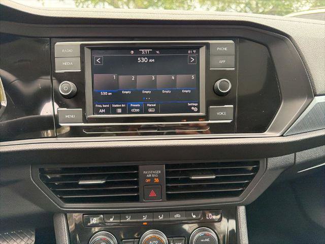 Used 2023 Volkswagen Jetta SE w/ Panoramic Sunroof Package FWD image 12