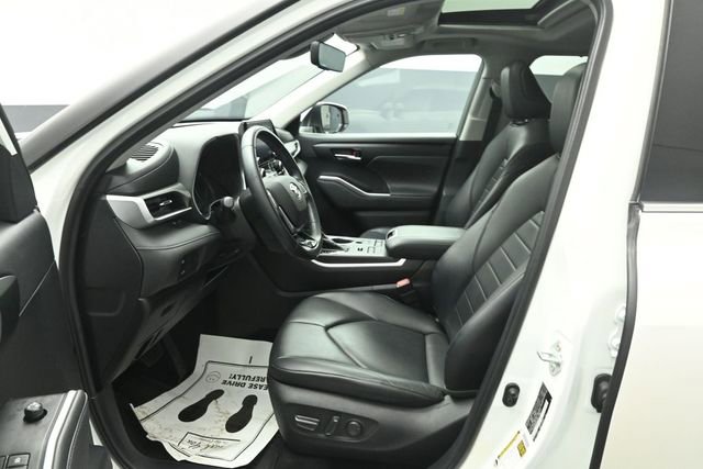 Used 2021 Toyota Highlander XLE AWD/4WD image 10