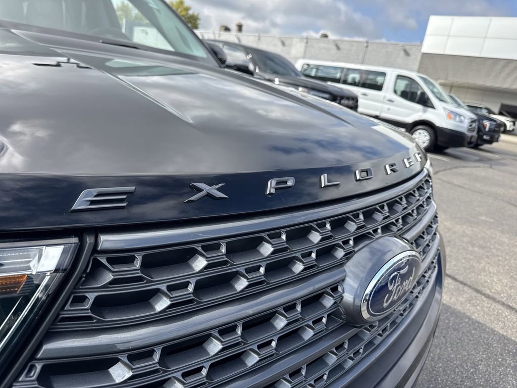 Certified 2022 Ford Explorer XLT w/ Equipment Group 202A image 25