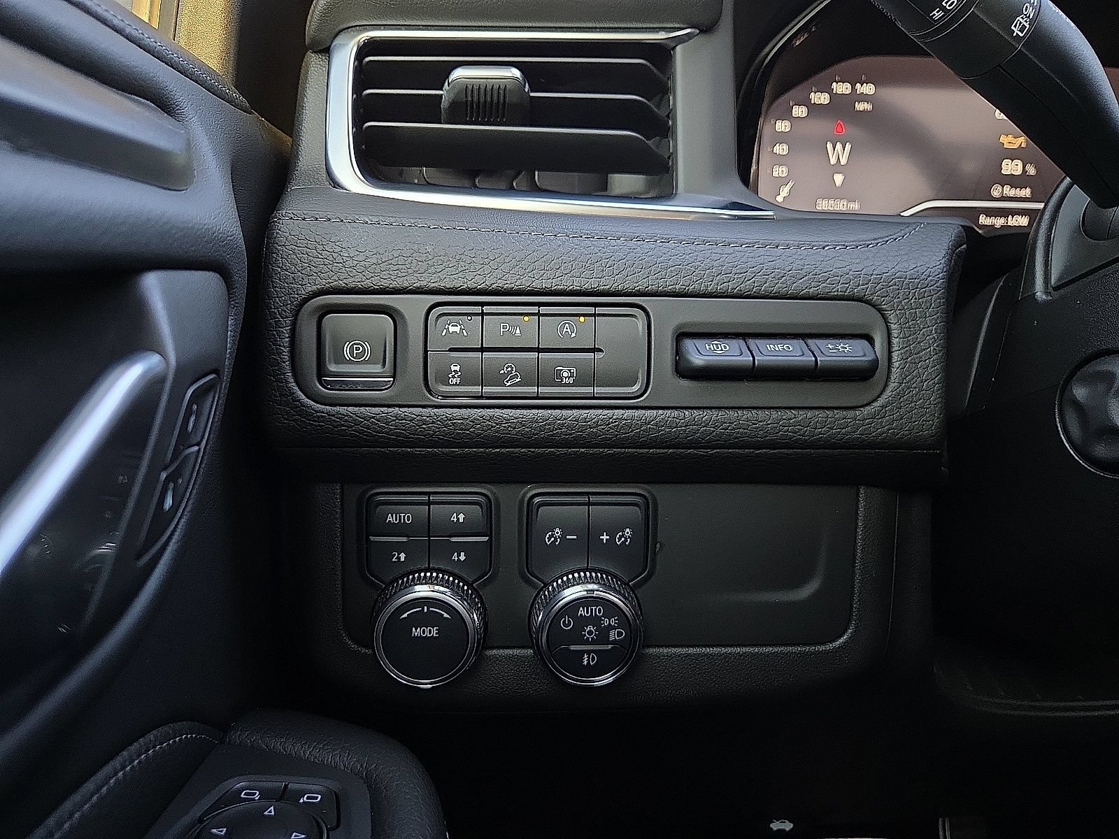 Used 2023 GMC Yukon Denali AWD/4WD image 20
