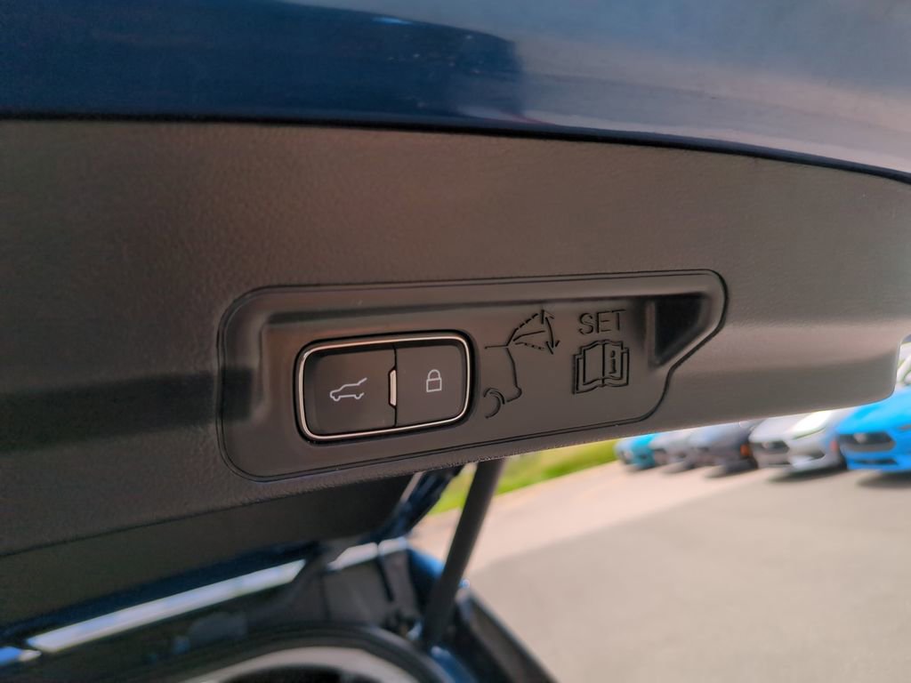 Certified 2022 Ford Explorer XLT w/ Equipment Group 202A RWD image 14
